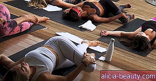 Tentang Waktu Itu Kami Meminta Anda untuk Melakukan Rooftop Yoga Bersama Kami di LA