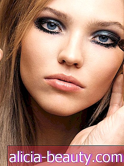 Podívejte se na složité oční make-up na Chanel Métiers d'Art Show