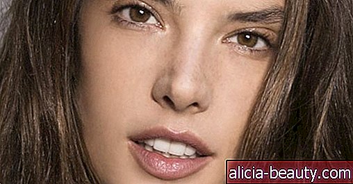 Alessandra Ambrosio credita seu cabelo longo e saudável a esse hábito