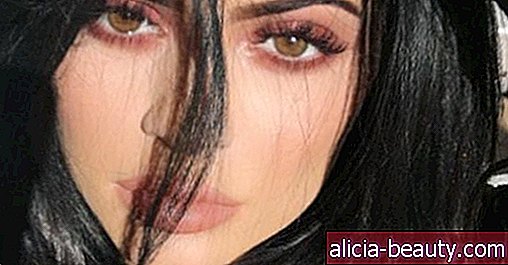 Kylie Jenner Menjadikan Kes untuk Makeup Holiday yang tidak dijangka