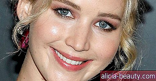 Anda Harus Melihat Jennifer Lawrence Cantik, Gaya Rambut Penuh Bunga