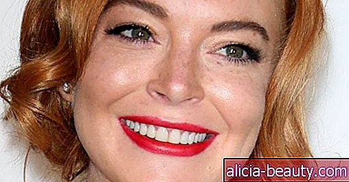 Lindsay Lohanちょうど彼女の今後のメイクラインの覗き見を投稿