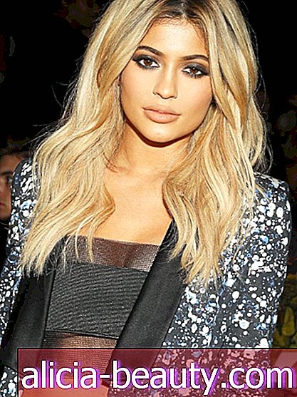 Kylie Jennerová právě roztáhla její dlouhé blond vlasy