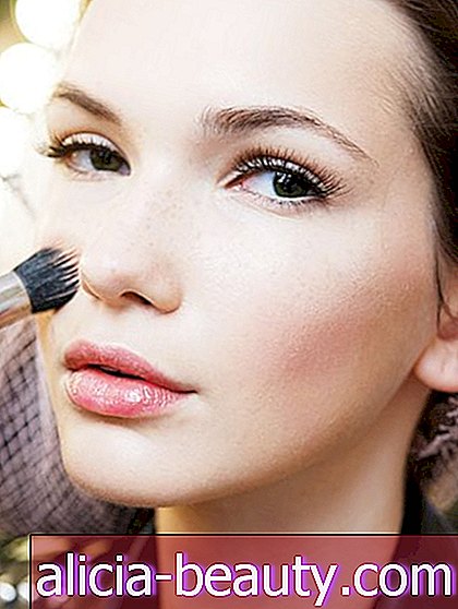 Fråga en Makeup Artist: Vad är det bästa sättet att verkligen täcka akne ärr?