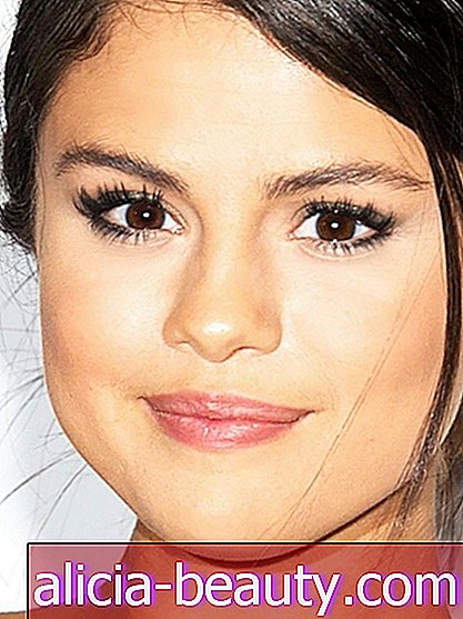Selena Gomez Sports ainda outra cor dos olhos, qual é o seu favorito?